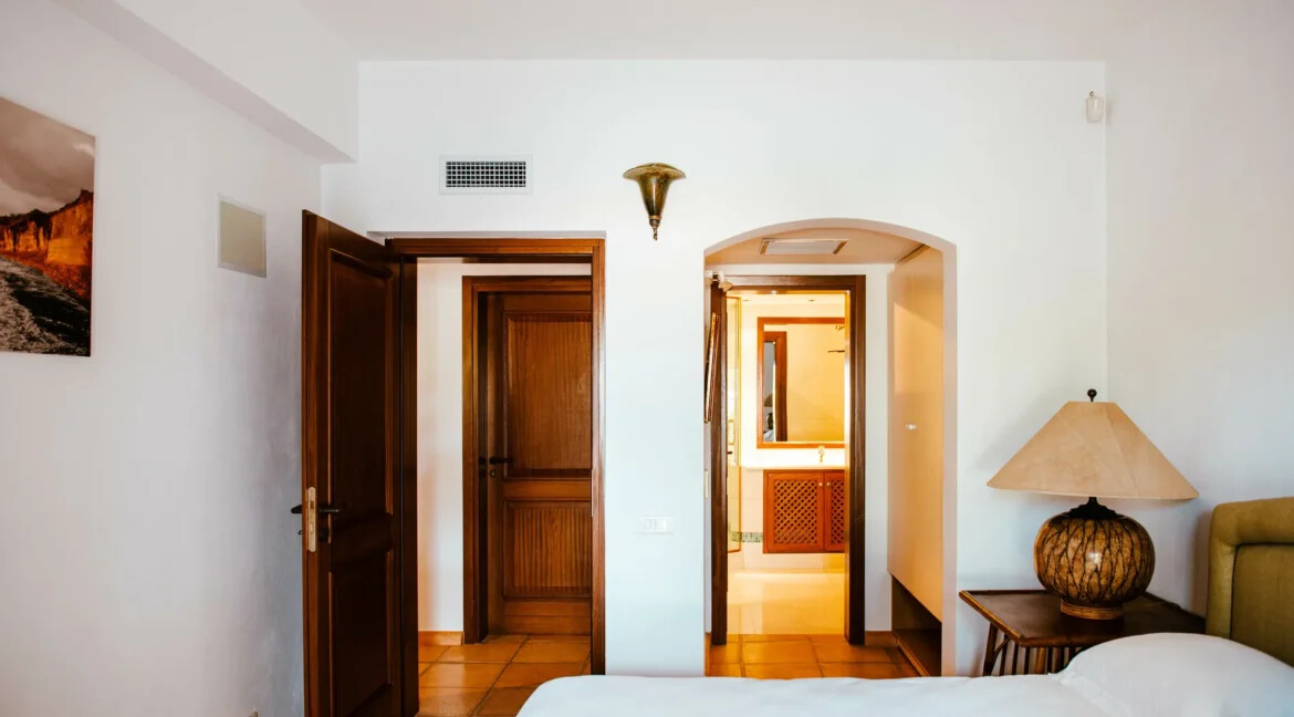 Villa With Sunset views in Santorini for sale, Imerovigli 22