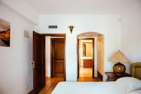 Villa With Sunset views in Santorini for sale, Imerovigli 22