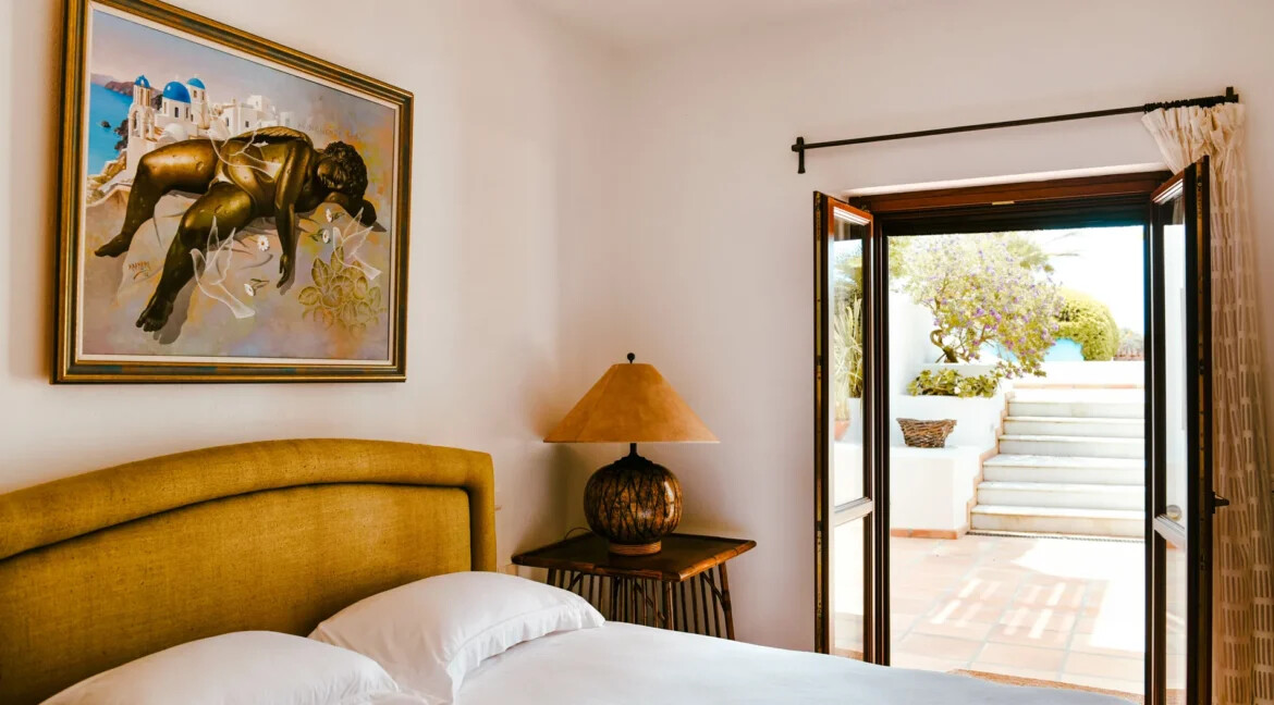 Villa With Sunset views in Santorini for sale, Imerovigli 24