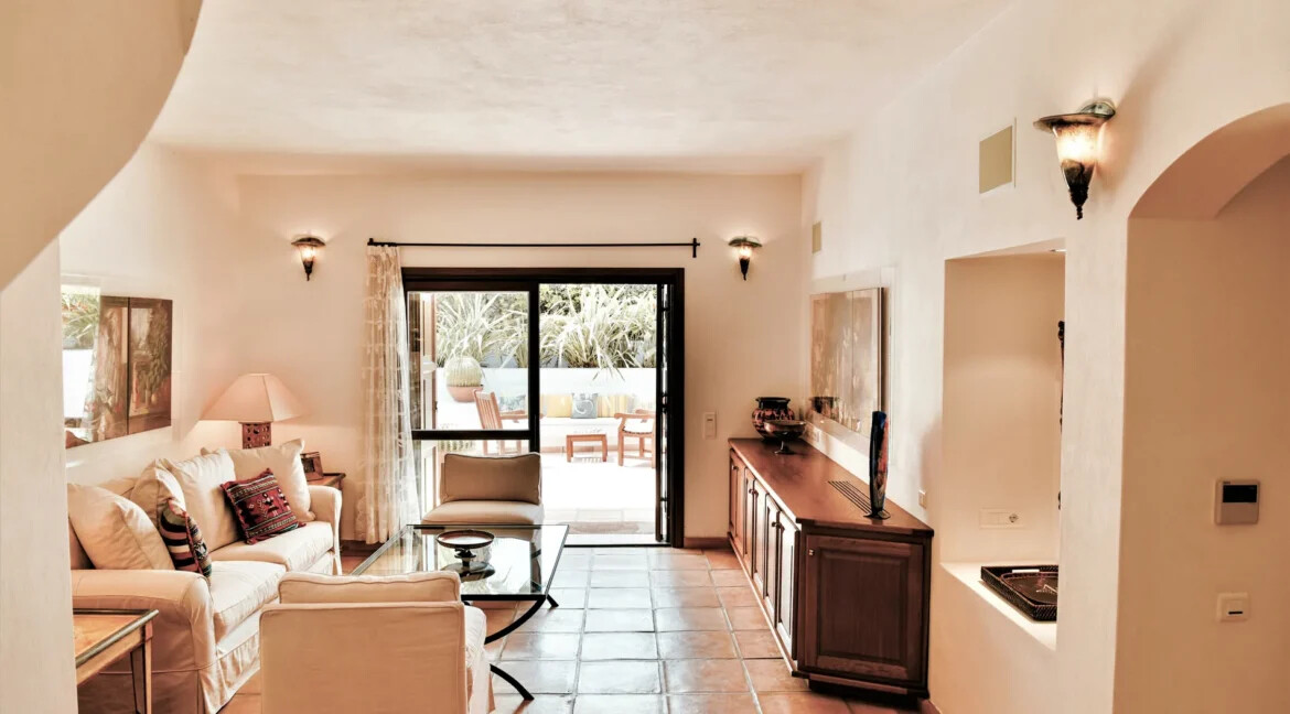 Villa With Sunset views in Santorini for sale, Imerovigli 25