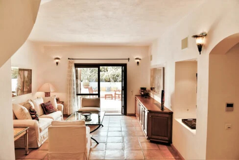 Villa With Sunset views in Santorini for sale, Imerovigli 25