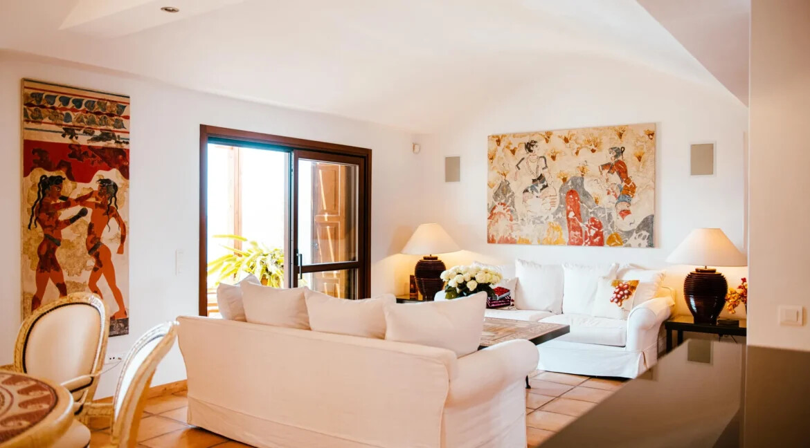 Villa With Sunset views in Santorini for sale, Imerovigli 34