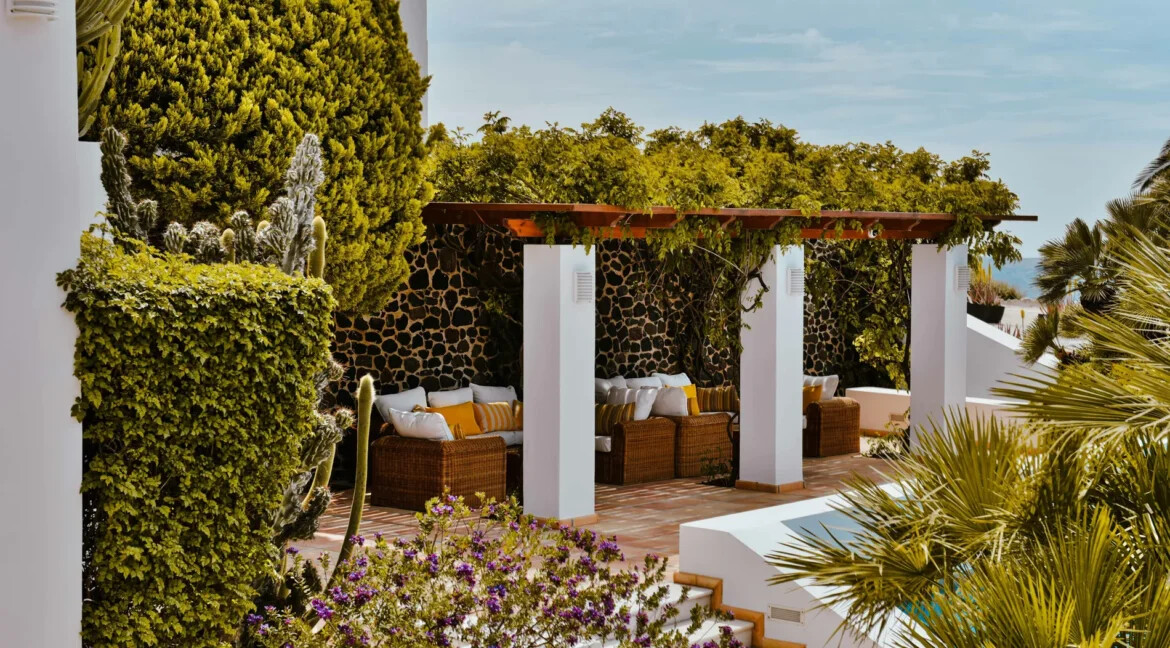 Villa With Sunset views in Santorini for sale, Imerovigli 5