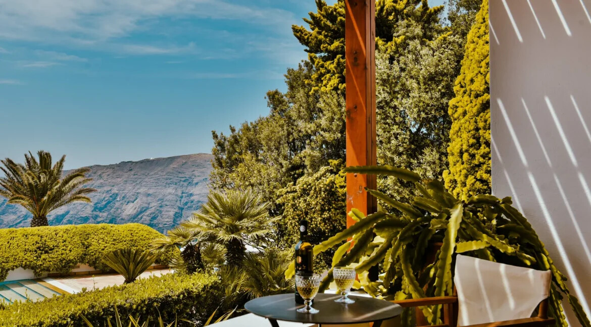 Villa With Sunset views in Santorini for sale, Imerovigli 7