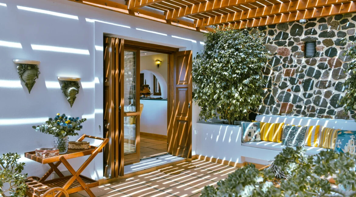 Villa With Sunset views in Santorini for sale, Imerovigli 8