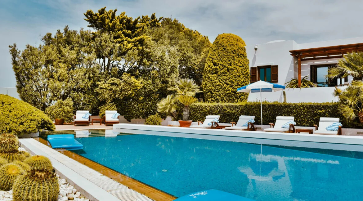 Villa With Sunset views in Santorini for sale, Imerovigli 9