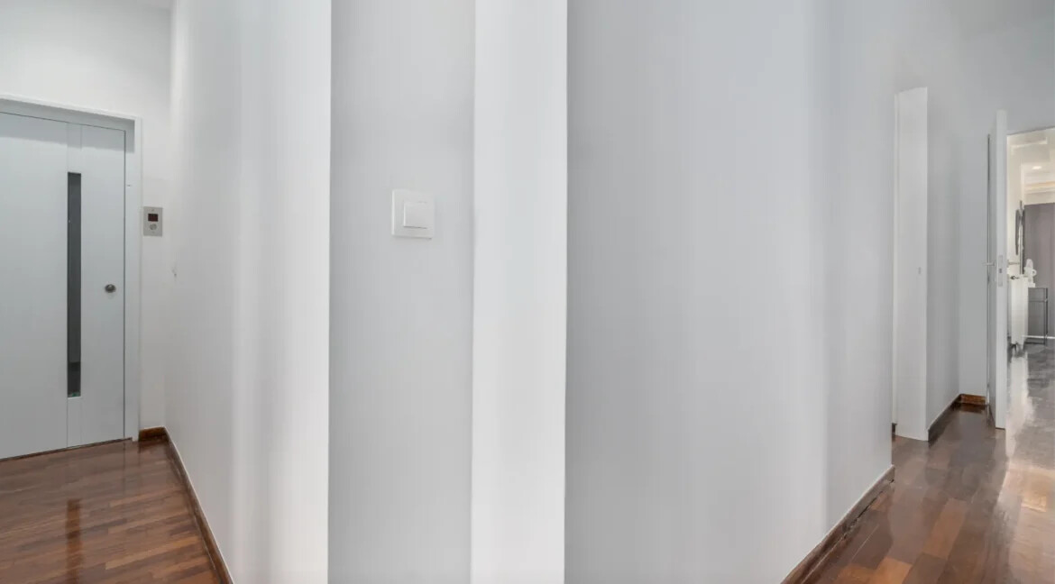 Luxurious Apartment for Sale in Voula, Center 3