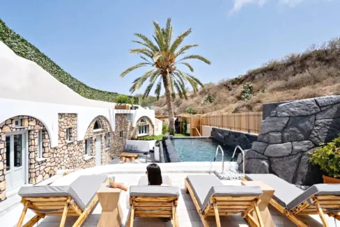Luxurious Villa with Private Pool in Karterados, Santorini