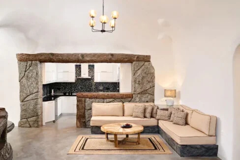 Luxurious Villa with Private Pool in Karterados, Santorini 12