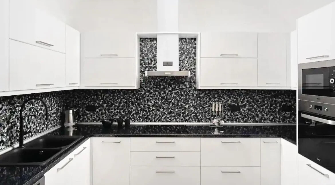 Luxurious Villa with Private Pool in Karterados, Santorini 13