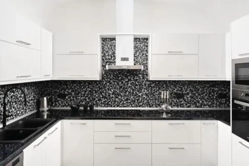 Luxurious Villa with Private Pool in Karterados, Santorini 13