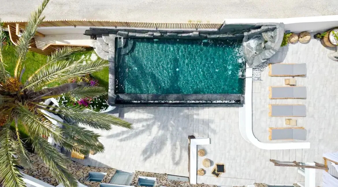 Luxurious Villa with Private Pool in Karterados, Santorini 15