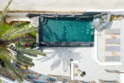 Luxurious Villa with Private Pool in Karterados, Santorini 15