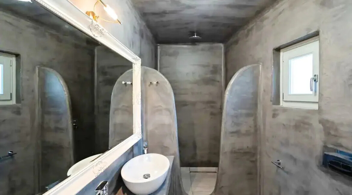 Luxurious Villa with Private Pool in Karterados, Santorini 17