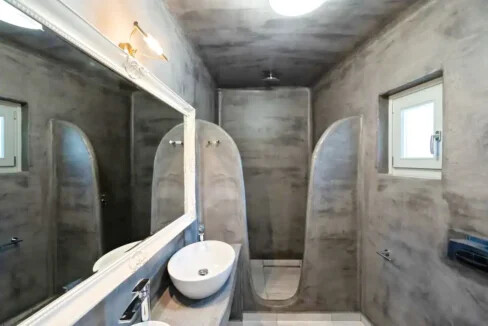 Luxurious Villa with Private Pool in Karterados, Santorini 17