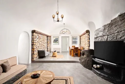 Luxurious Villa with Private Pool in Karterados, Santorini 18