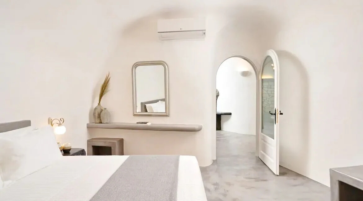 Luxurious Villa with Private Pool in Karterados, Santorini 2