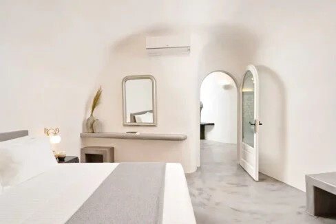 Luxurious Villa with Private Pool in Karterados, Santorini 2