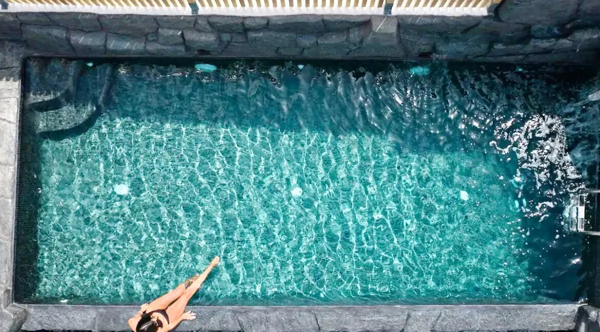 Luxurious Villa with Private Pool in Karterados, Santorini 20