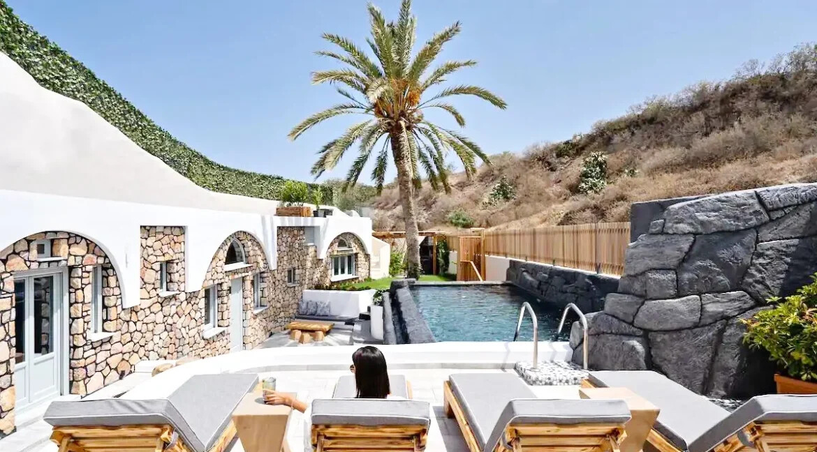 Luxurious Villa with Private Pool in Karterados, Santorini 21