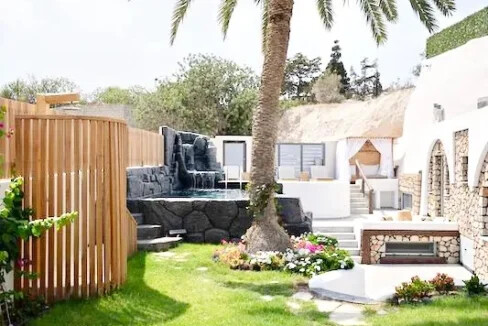 Luxurious Villa with Private Pool in Karterados, Santorini 22