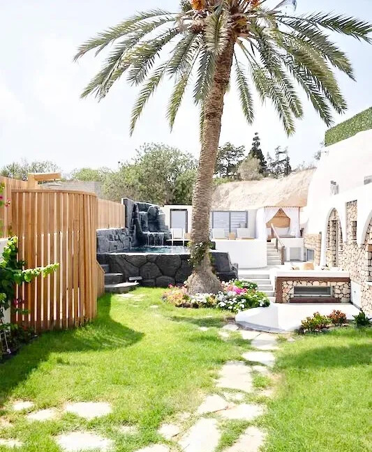 Luxurious Villa with Private Pool in Karterados, Santorini 22