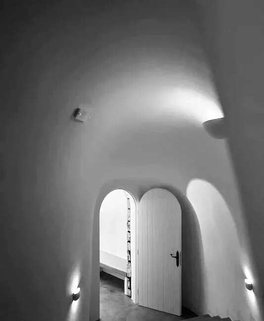 Luxurious Villa with Private Pool in Karterados, Santorini 23