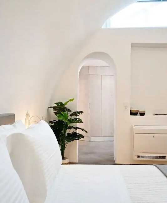 Luxurious Villa with Private Pool in Karterados, Santorini 26