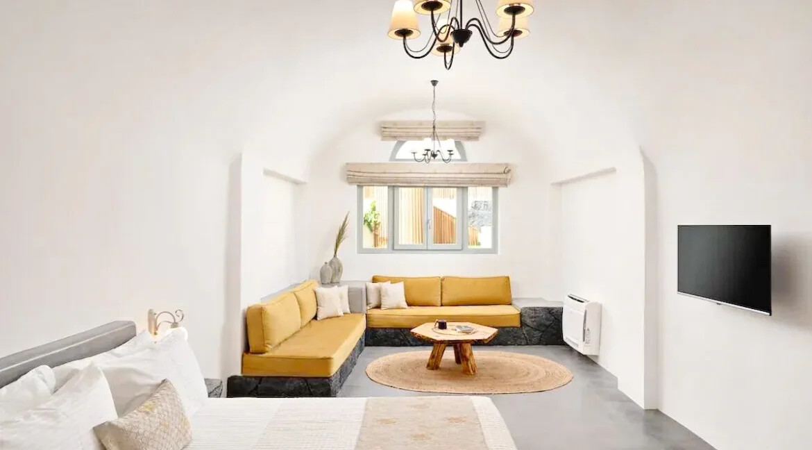 Luxurious Villa with Private Pool in Karterados, Santorini 27