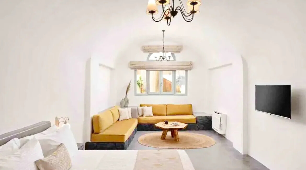 Luxurious Villa with Private Pool in Karterados, Santorini 30