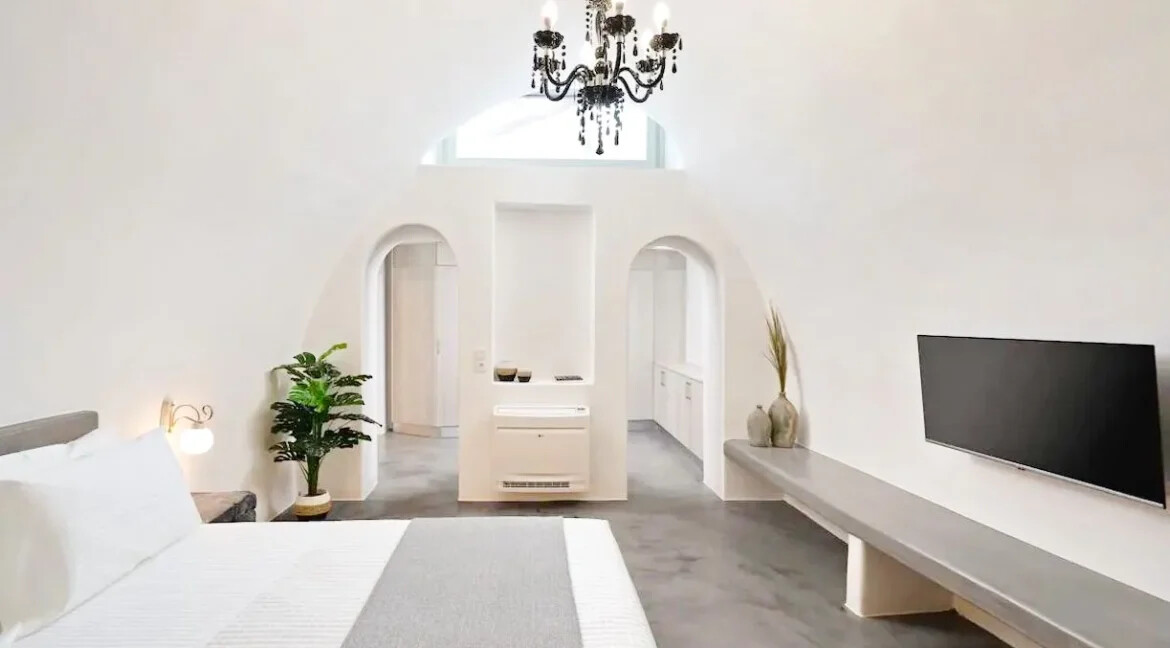 Luxurious Villa with Private Pool in Karterados, Santorini 5