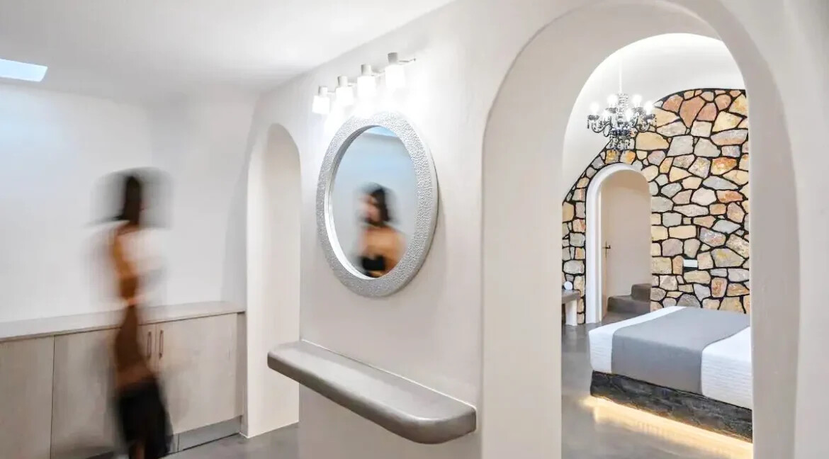 Luxurious Villa with Private Pool in Karterados, Santorini 6