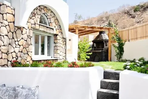 Luxurious Villa with Private Pool in Karterados, Santorini 9