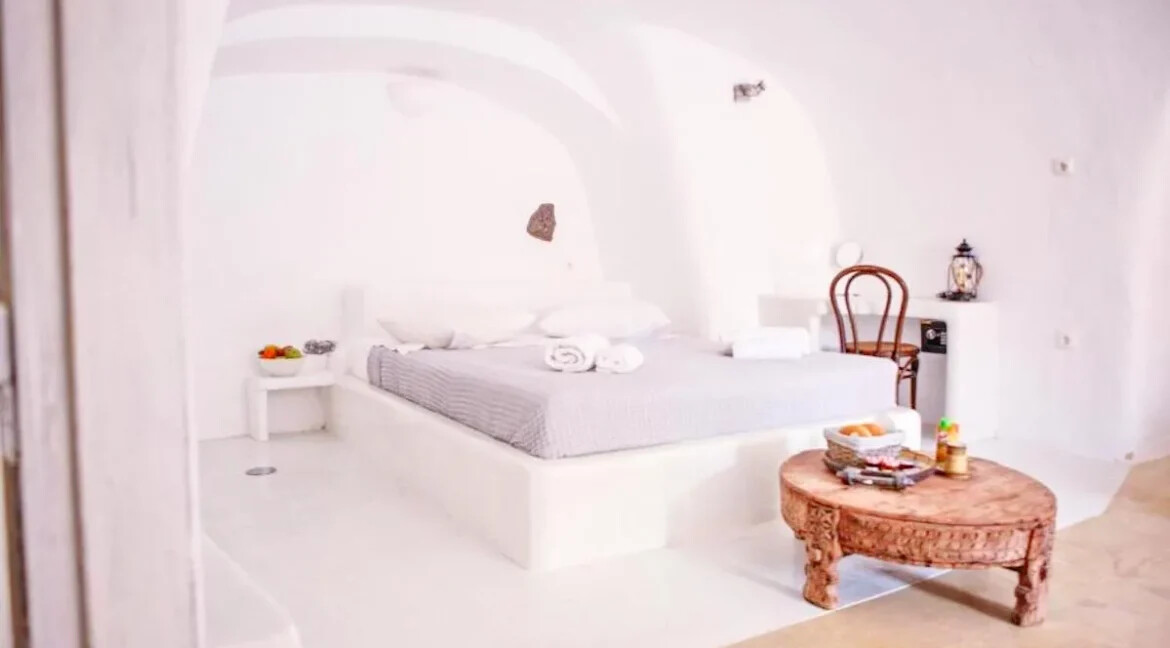 3 Apartment Complex for Sale in Oia, Santorini 11