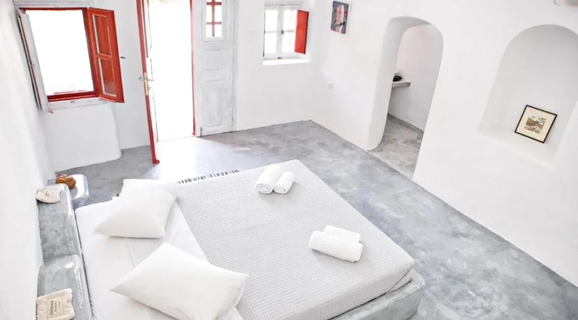 3 Apartment Complex for Sale in Oia, Santorini 12