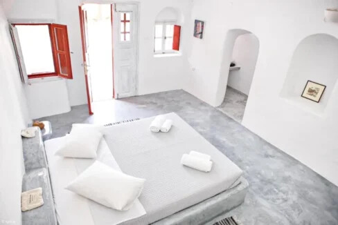3 Apartment Complex for Sale in Oia, Santorini 12
