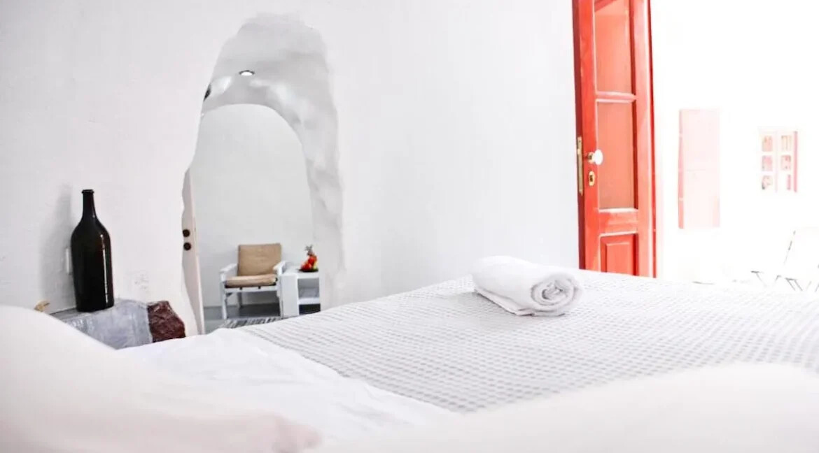 3 Apartment Complex for Sale in Oia, Santorini 18