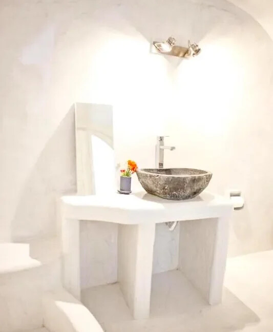 3 Apartment Complex for Sale in Oia, Santorini 8