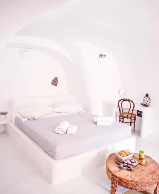 3 Apartment Complex for Sale in Oia, Santorini 9