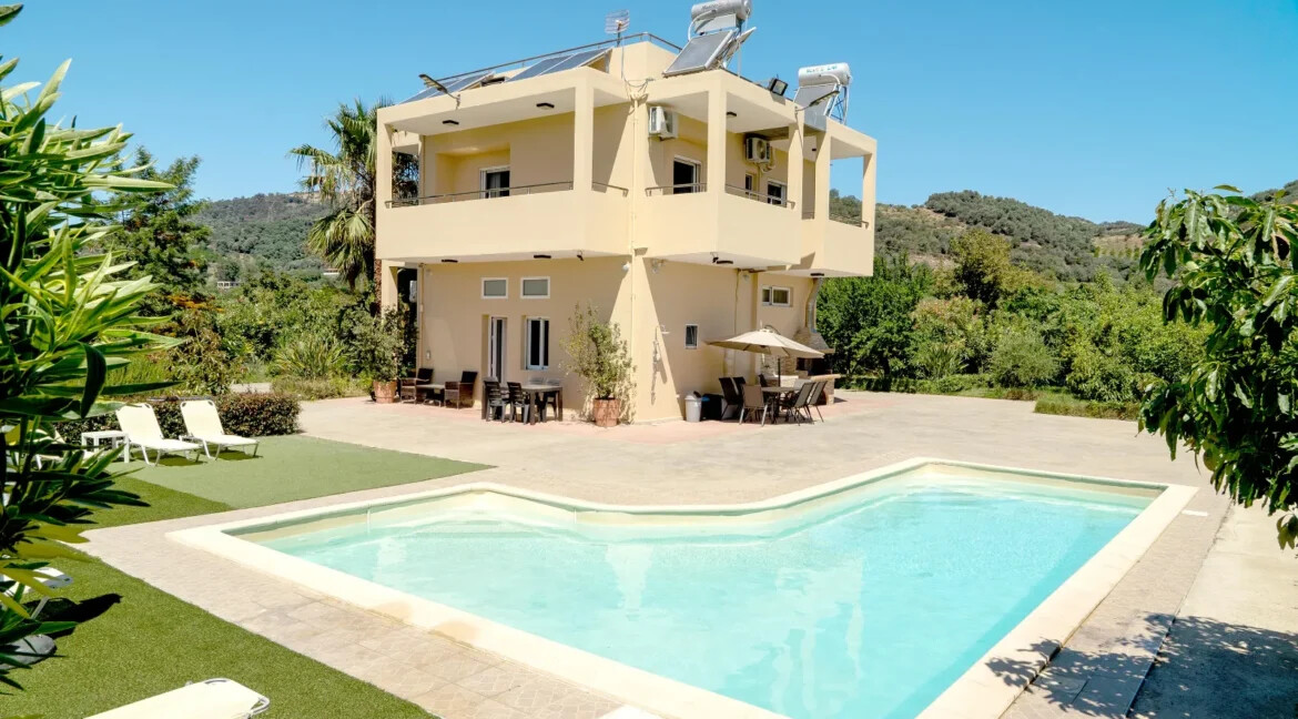 Luxurious Eco-Tourist and Agro-Tourist Villa for Sale in Crete, Greece 1