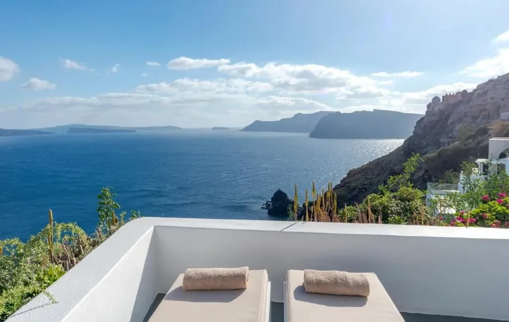 Property of 2 Suites for Sale in Oia, Santorini 3