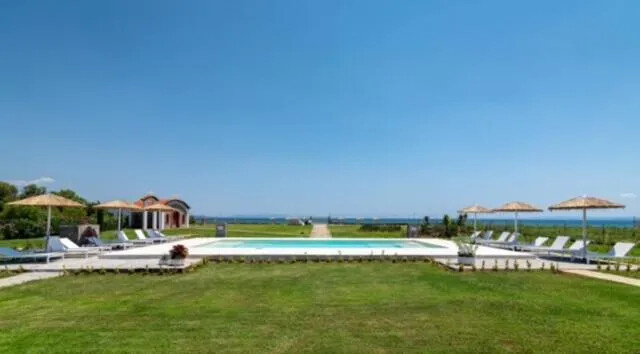 Beachfront Luxury Villa for sale in Halkidiki 3