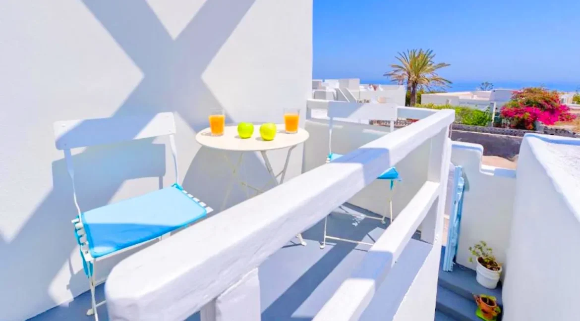 Beautiful Maisonette for Sale in Santorini 10