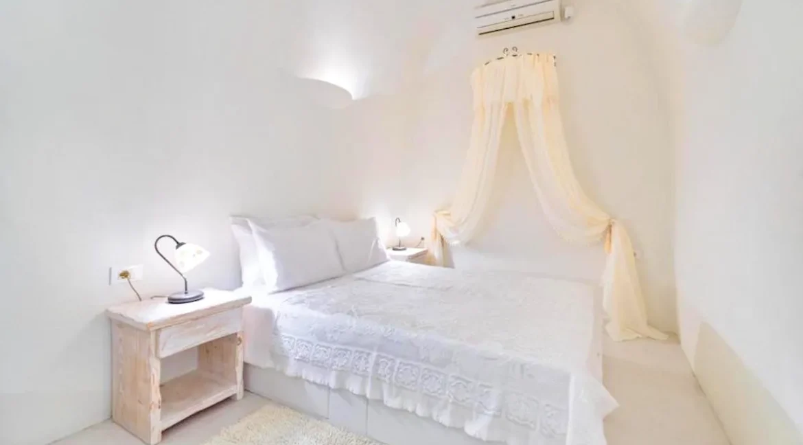 Beautiful Maisonette for Sale in Santorini 11