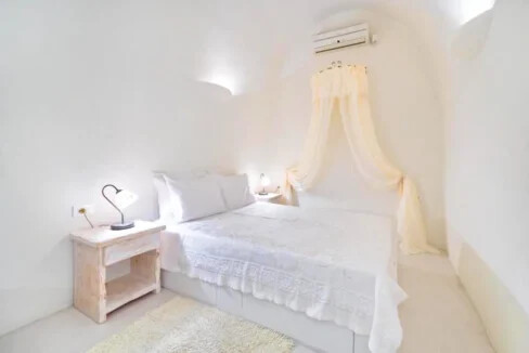 Beautiful Maisonette for Sale in Santorini 11