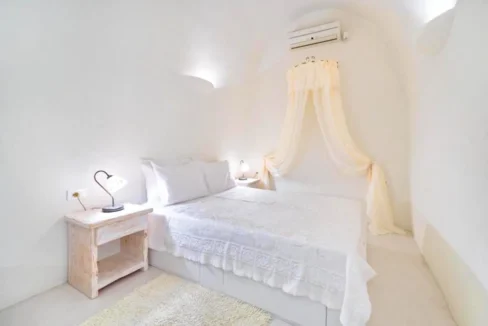 Beautiful Maisonette for Sale in Santorini 11