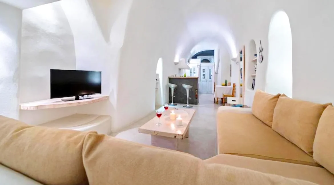 Beautiful Maisonette for Sale in Santorini 12