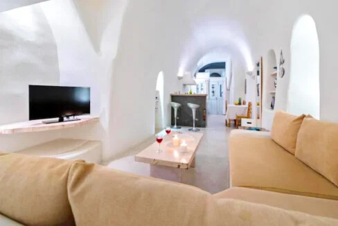 Beautiful Maisonette for Sale in Santorini 12