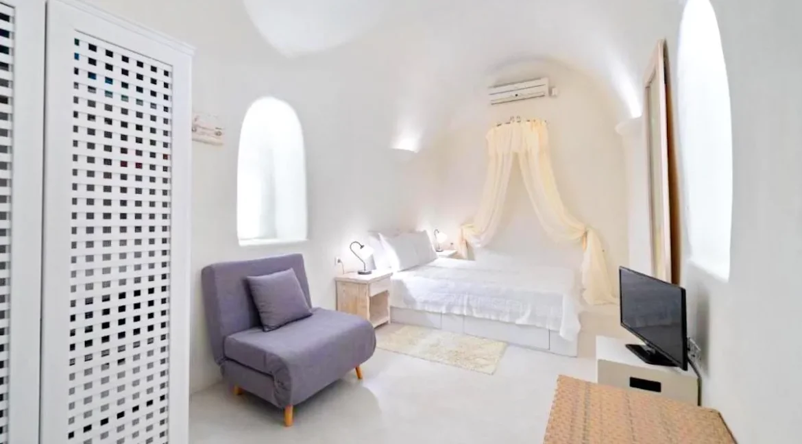 Beautiful Maisonette for Sale in Santorini 13