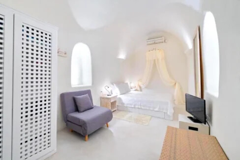 Beautiful Maisonette for Sale in Santorini 13